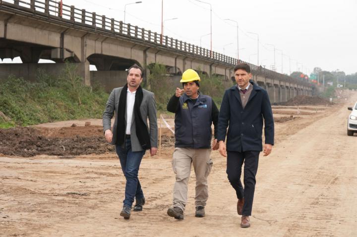 Nuevo Puente Santa Fe-Santo Tomé: Pullaro y Weiss Akerley inspeccionaron la finalización del movimiento de suelo