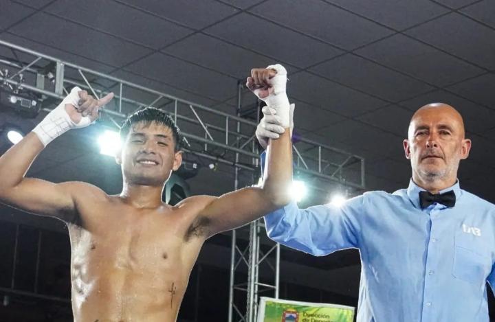 En su debut profesional, Damián 