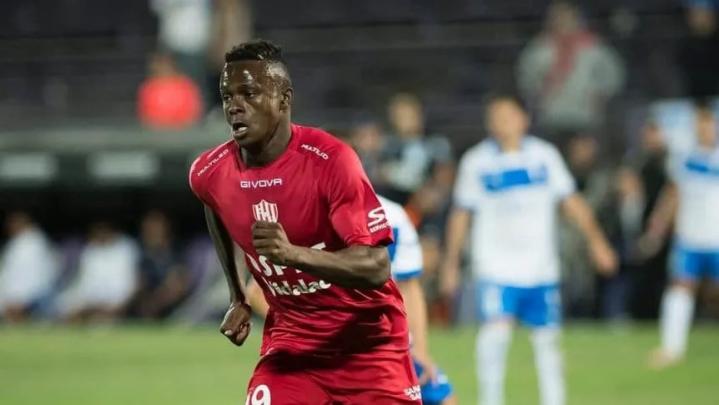 Unión, inhibido por una deuda con José Angulo