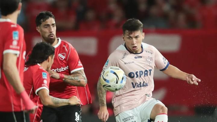 Unión empató con Independiente en un partidazo con polémica arbitral