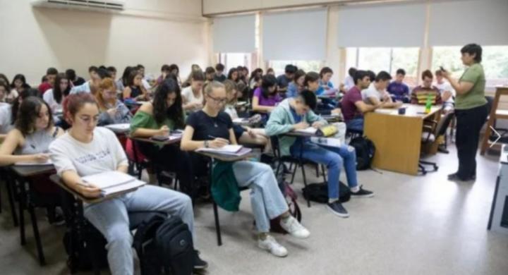 La UNL retrocedió casi 50 lugares en un ranking global y vuelve a encender alertas sobre la crisis universitaria