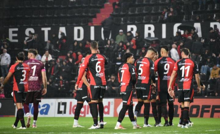 Colón empató sin goles con Ciudad Bolivar y se aleja de la punta