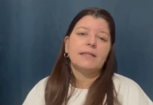 Detención errónea y foto viral: una enfermera de Sauce Viejo exige explicaciones tras horas esposada