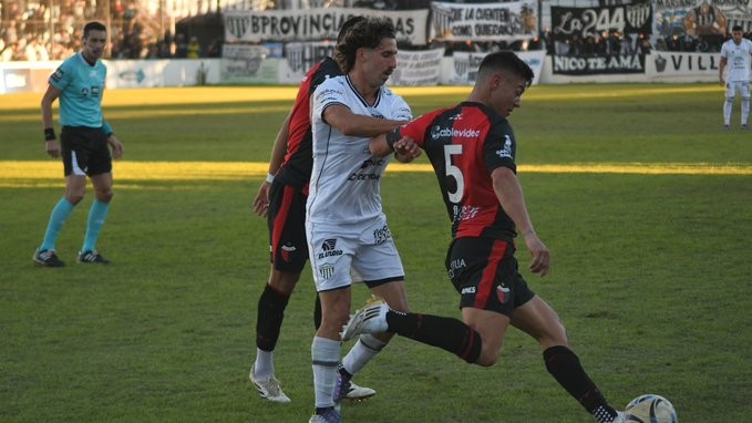 Colón perdió ante el último equipo de la tabla y se aleja de la punta