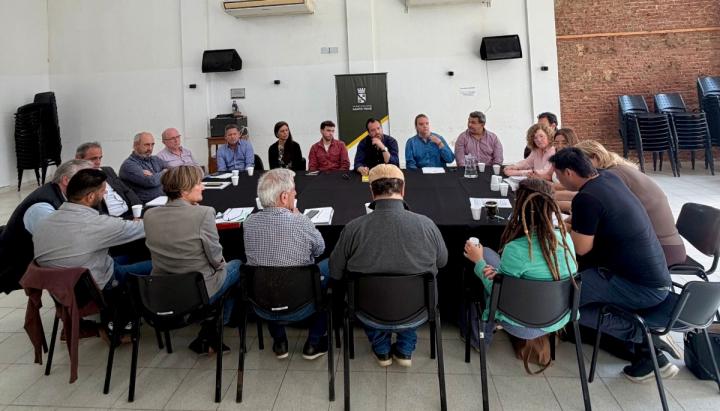 Reunión informativa sobre el Proyecto de traspaso del servicio de agua: promesas, evasivas, poca transparencia y muchas dudas