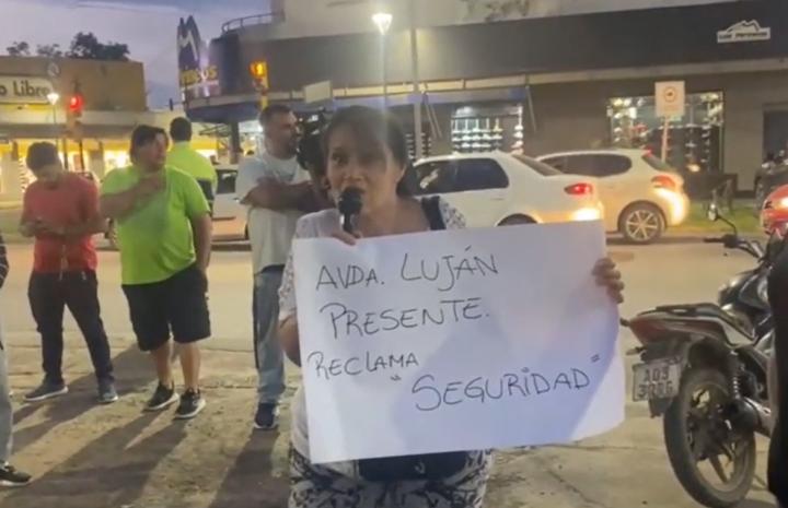 Comerciantes y vecinos de Santo Tomé marcharon para exigir más seguridad