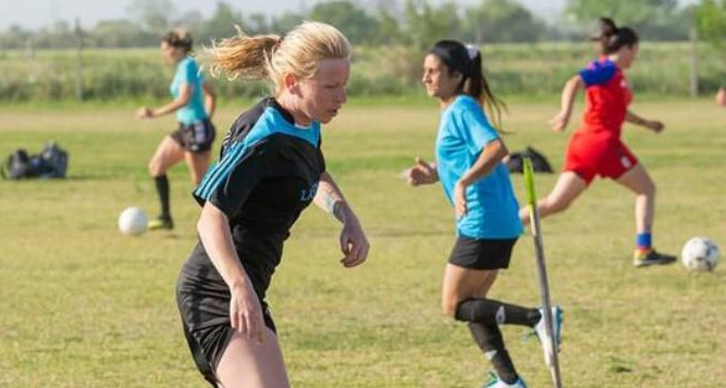 Fútbol femenino: Evelin Rosales y Gabriela Puchetta oficialmente entre las 25 futbolistas que participarán del Selectivo Santafesino  