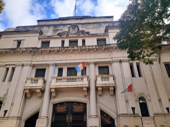 Condenaron a cinco años de prisión a una mujer que cometió delitos contra la propiedad en nuestra ciudad.