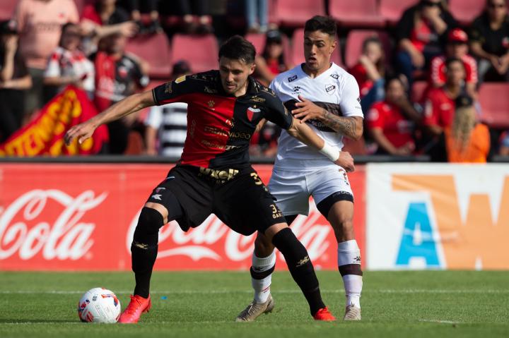 Colón jugó un partidazo y goleó a Platense 