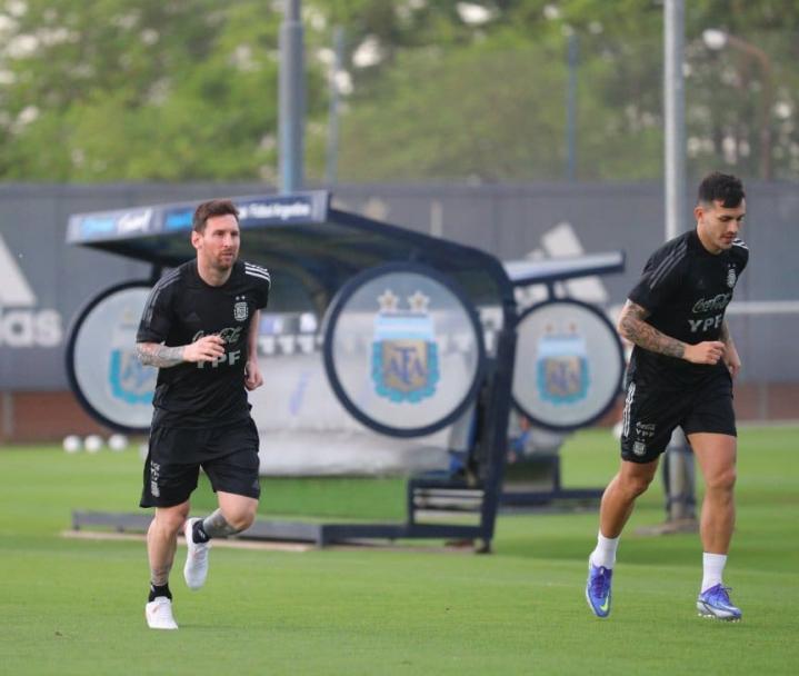 La Selección Argentina con Messi de titular visita a Uruguay 