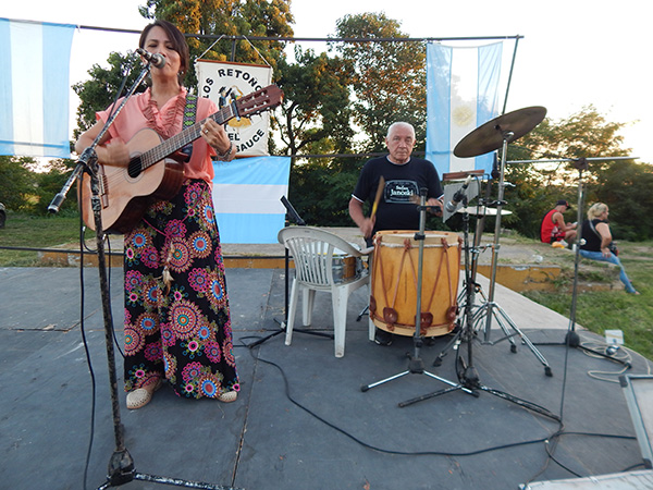 Sauce Viejo: domingo a pura música y danza en B° Adelina Este