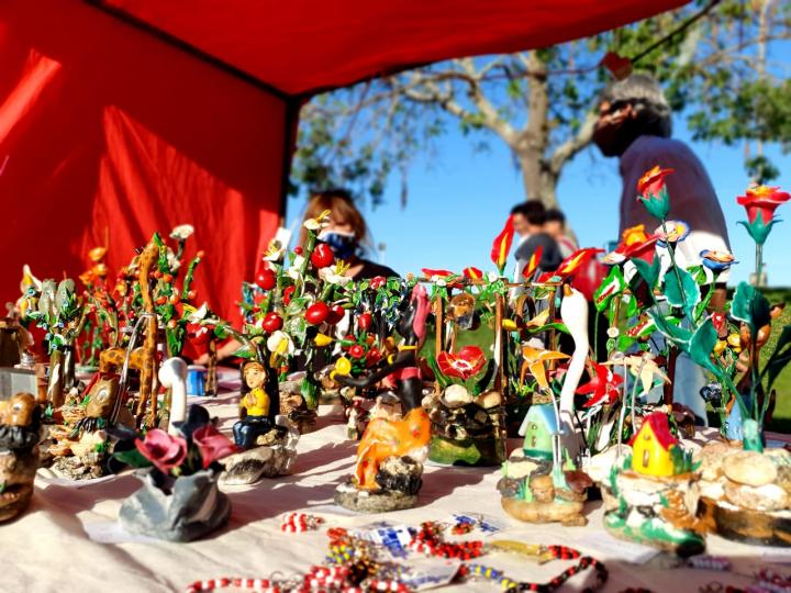 Feria Navideña de Artesanos y Emprendedores en la Plaza Libertad