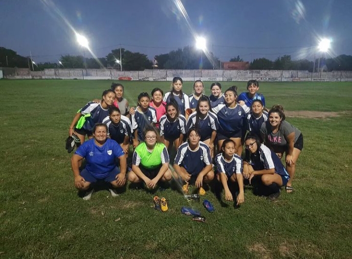 Fútbol Femenino:  Atenas inició la pretemporada 2022
