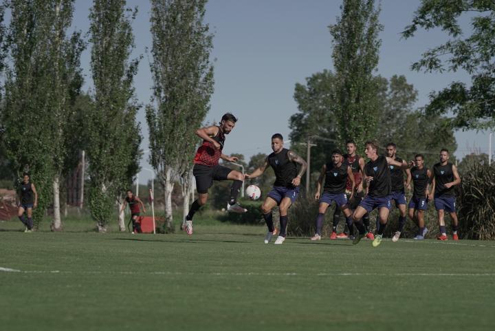 Amistoso: Los titulares de Colón empataron y los suplentes ganaron 