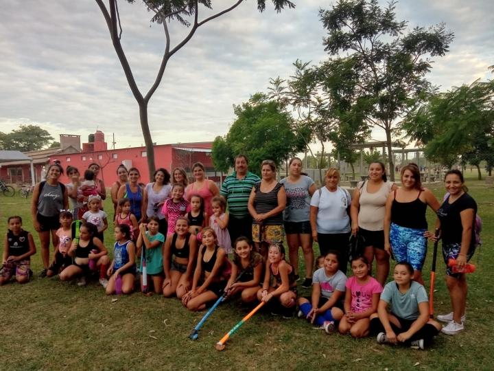 El Club Independiente recibió donaciones de la Asociación santafesina de Hockey social 