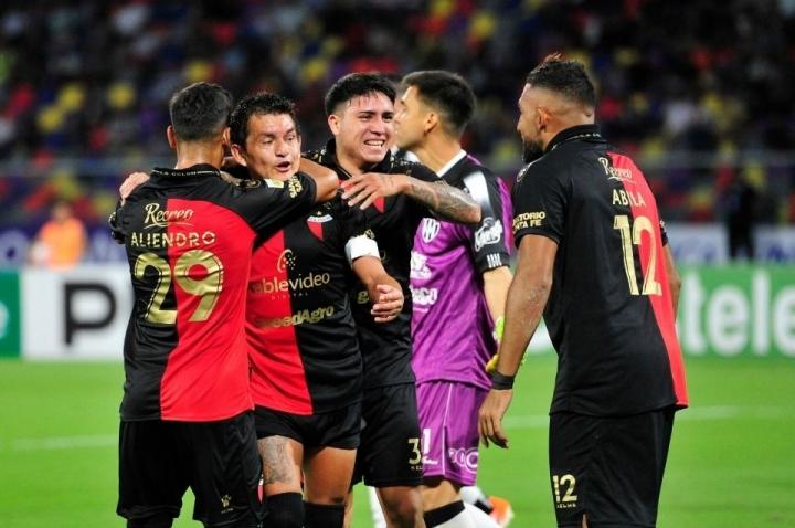 Colón visita a Tigre en busca de llegar a la cima 