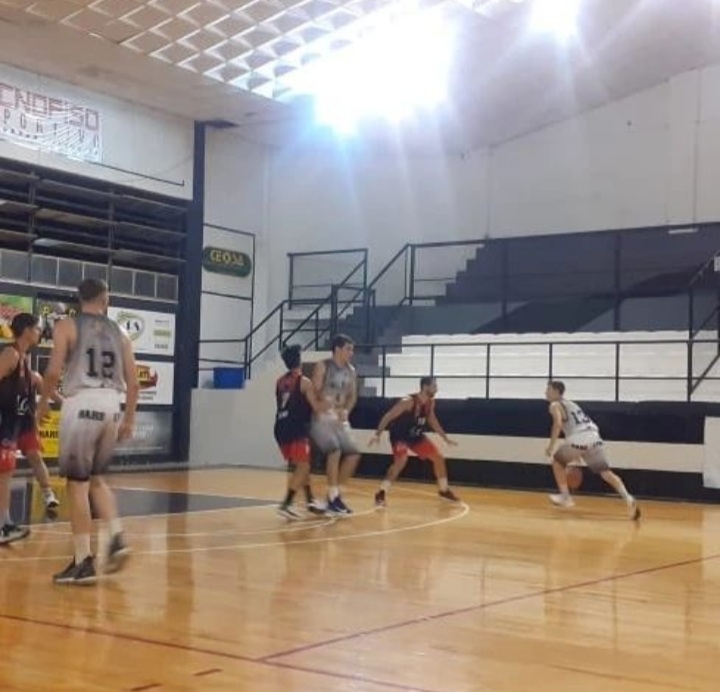 Básquet: El Club Unión Santo tomé inició el Torneo de Dos Orillas con un triunfo impecable