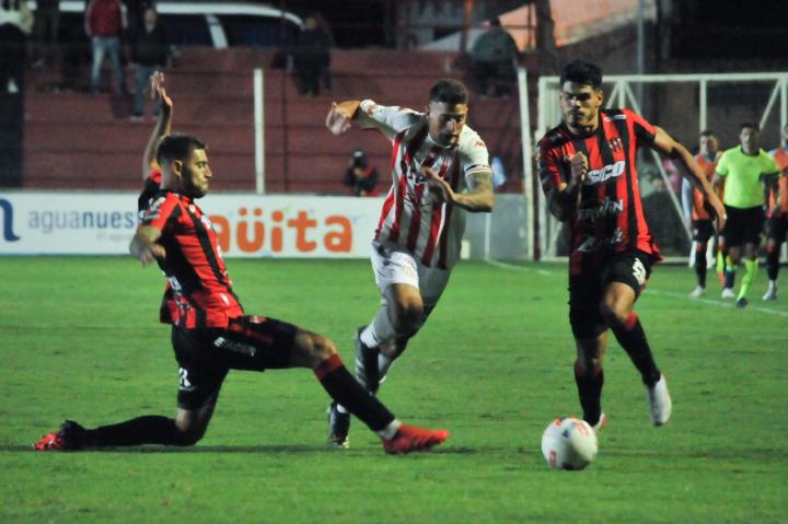Unión jugó mal y perdió con Patronato 