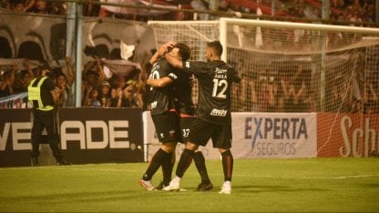 Desde las 21:30, Colón visita a Rosario Central 