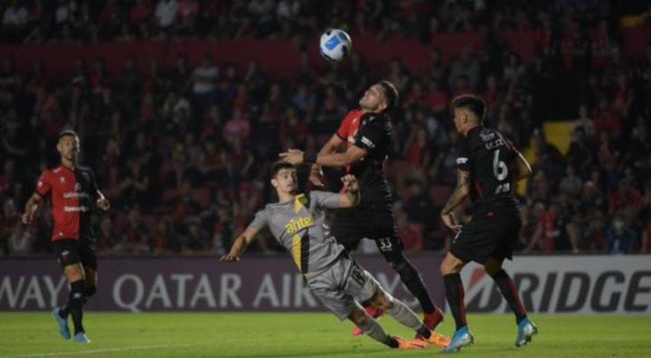 Desde las 19:15, Colón visita a Cerro Porteño 