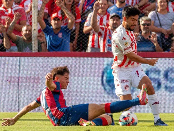 Unión jugó mal y perdió frente a San Lorenzo 