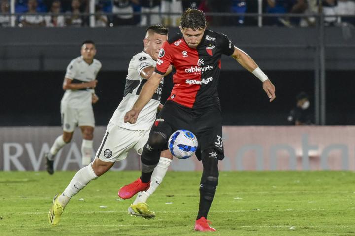 Colón perdonó mucho y empató 0-0 con Olimpia 