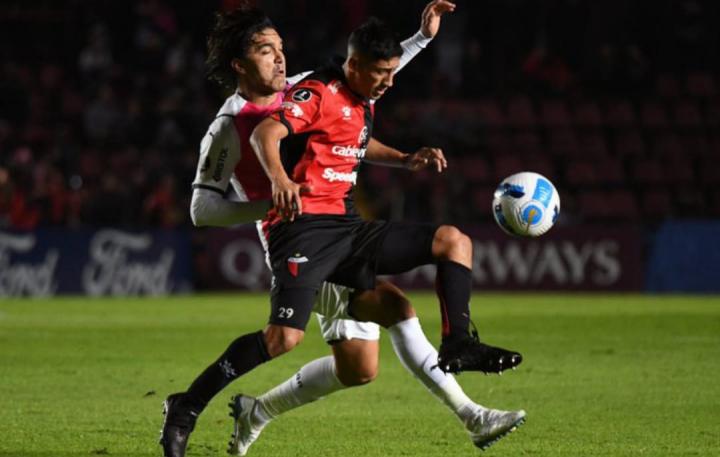 En un gran partido, Colón venció a Cerro Porteño 