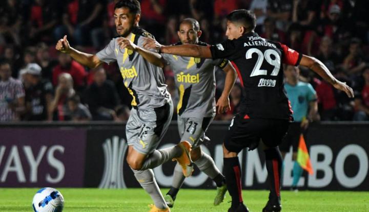 Colón visita a Peñarol en busca de quedar primero 
