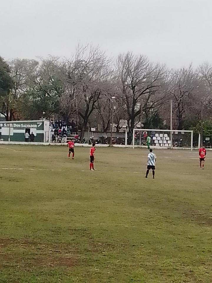 Liga santafesina: Don Salvador y  Atlético Floresta no se sacaron ventaja y terminaron empatando 