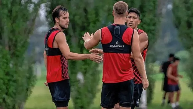 Colón vuelve a los entrenamientos ya pensando en el debut frente Atlético Tucumán 