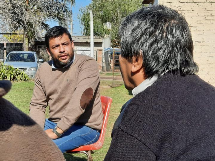 Alvizo continúa recorriendo barrios e instituciones de Santo Tomé