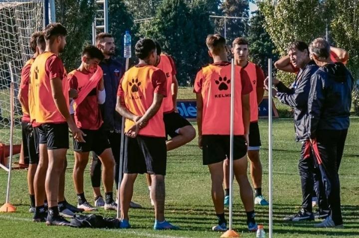 ¿Falcioni sorprende en el equipo para el clásico? 