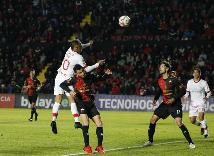 Colón perdió 1-0 frente a Huracán 