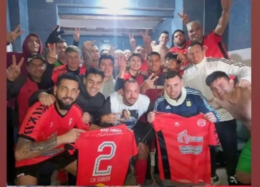 Liga santafesina: Atlético Floresta se quedó con el clásico ante Atenas y sumó su cuarta victoria consecutiva 