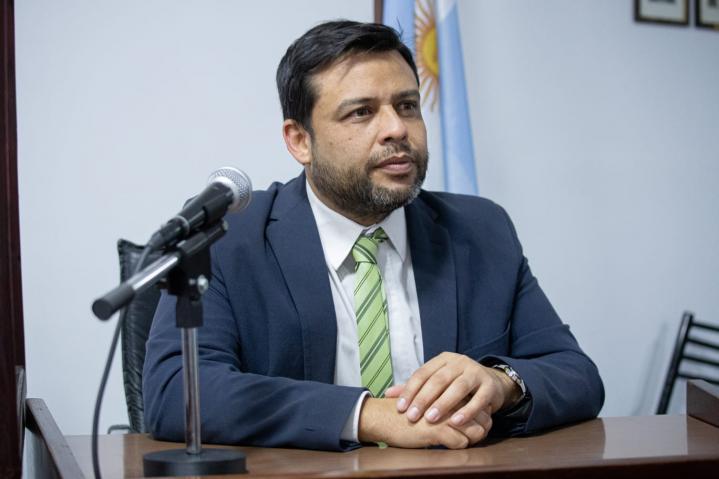 Alvizo pregunta: “¿Es necesario contratar más personal para poder hacer ripiado en Santo Tomé?