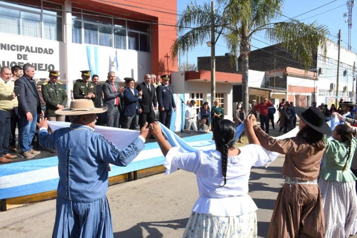 Sauce Viejo celebró el 9 de julio con un inédito desfile cívico-militar