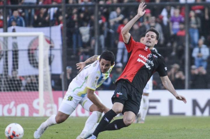 Colón no lo pudo aguantar y empató 1-1 con Aldosivi 