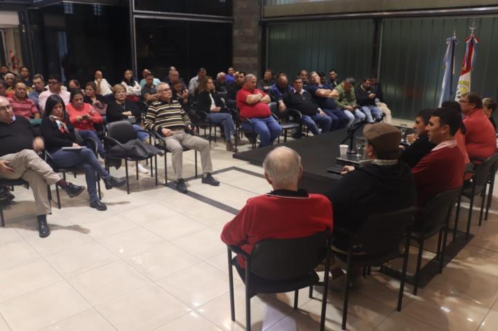 Municipales decretan paro de 72 horas y movilización