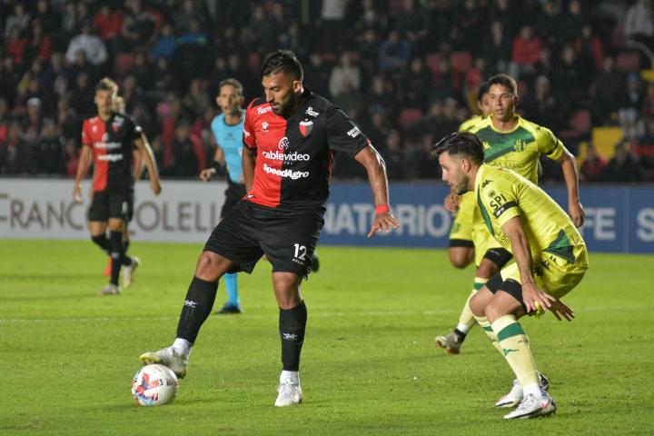 Colón recibe a Independiente en busca de otro triunfo 