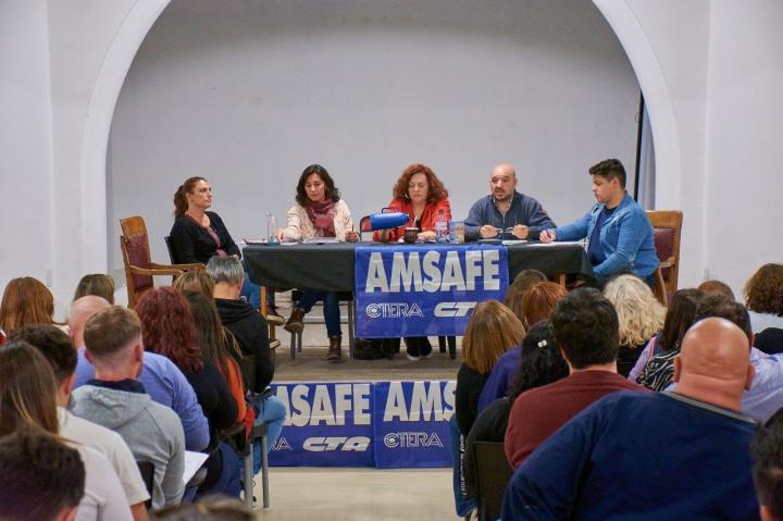 Los docentes públicos de la provincia rechazaron la propuesta del gobierno provincial