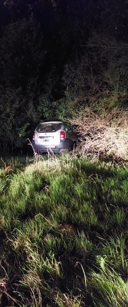 La policía recuperó un automóvil que había sido robado minutos antes a punta de pistola