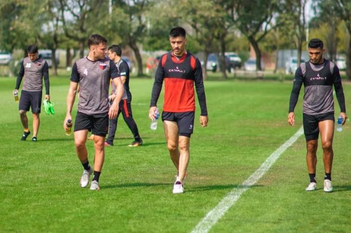 Con mucha presencia de la policía, Colón vuelve a los entrenamientos 