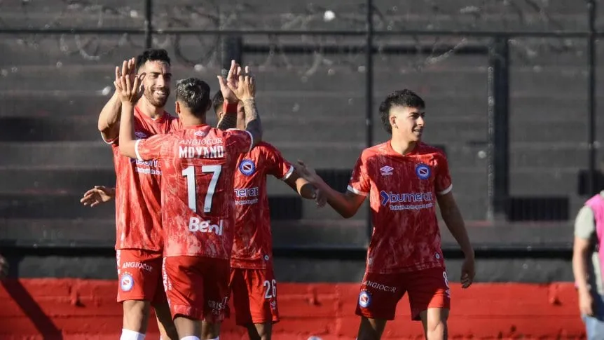 Un Colón desalmado fue goleado 4-0 frente Argentinos Juniors 