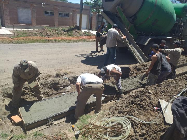 Los trabajos buscan solucionar el problema de escurrimiento de agua en el lugar