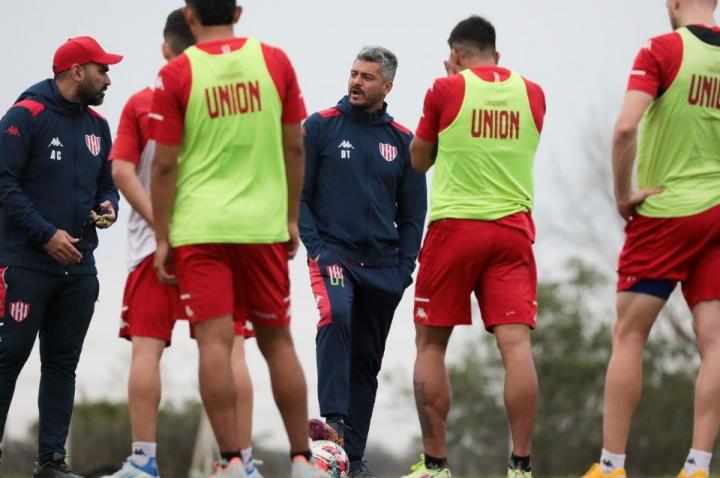 Mientras se espera la firma de Munúa, Unión ya tendría fecha de vuelta al trabajo