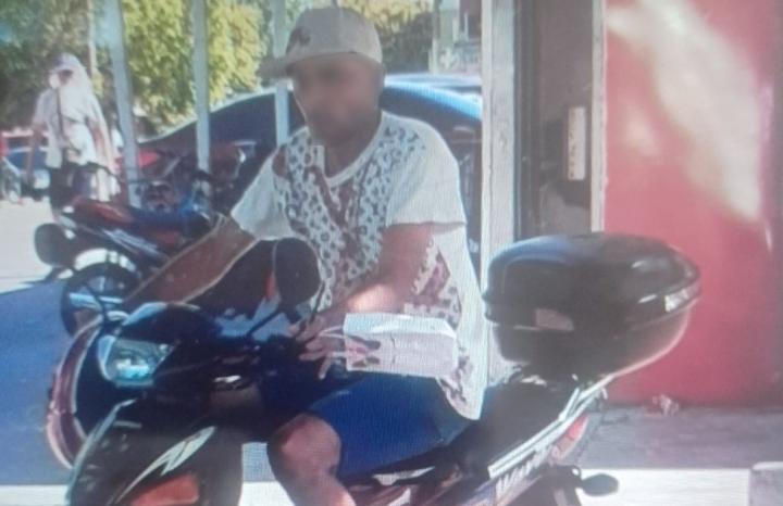 Robó una moto, fue fotografiado por un testigo y detenido por la policía