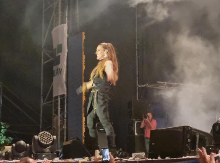 Soledad Pastorutti revolucionó la segunda noche del Festival del Pescador 