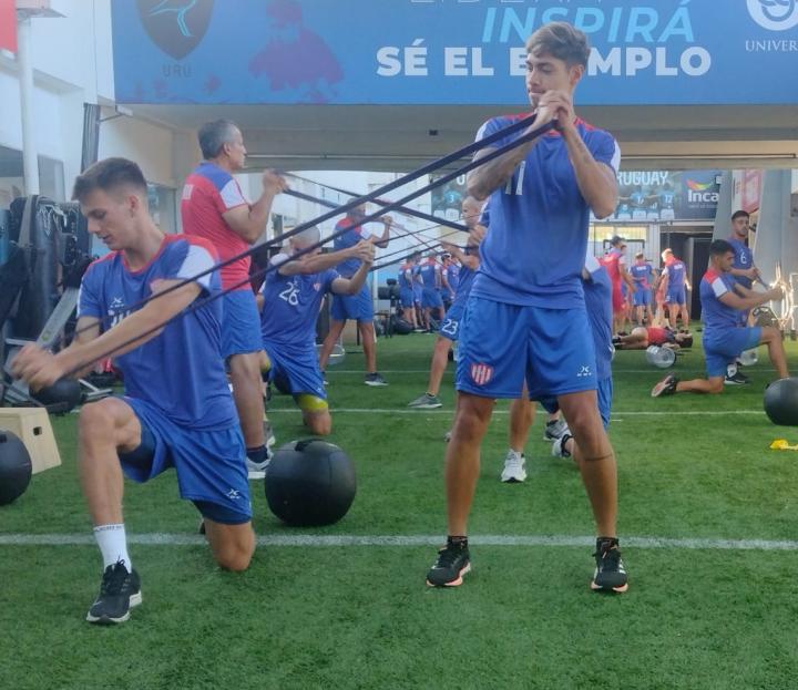 Unión: Siguen los entrenamientos pensando en el próximo amistoso. Mientras que Thiago Vecino y Luciano Aued práctican diferenciado del resto