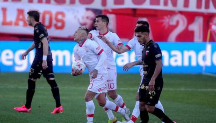 El debut de Gorosito:  Colón sigue generando muchas dudas