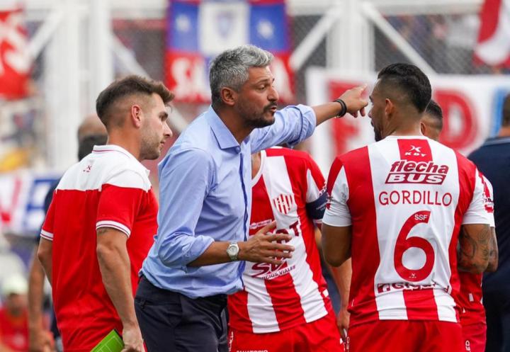 Fútbol profesional: Gustavo Munúa y su última chance de seguir en Unión 